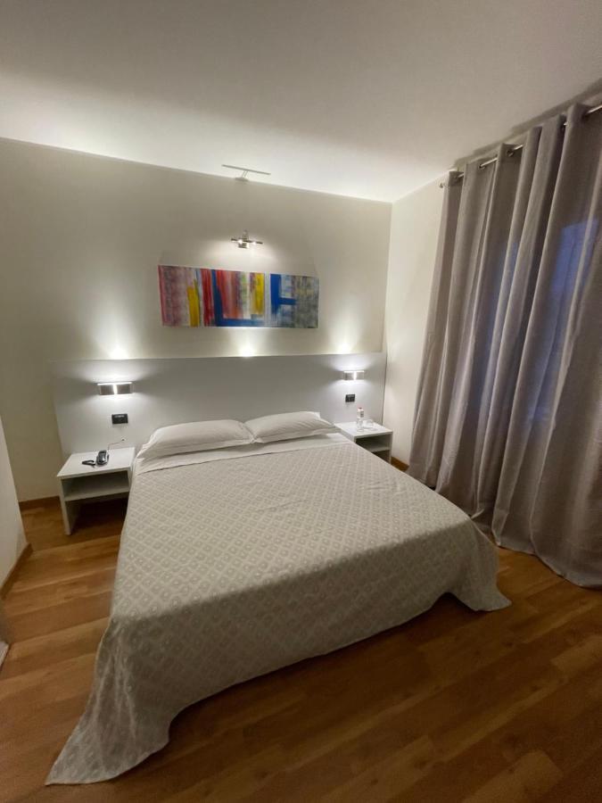Albergo Ligabue 瓜斯塔拉 外观 照片