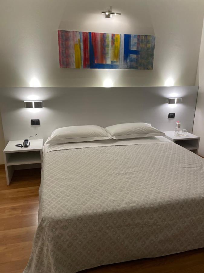 Albergo Ligabue 瓜斯塔拉 外观 照片