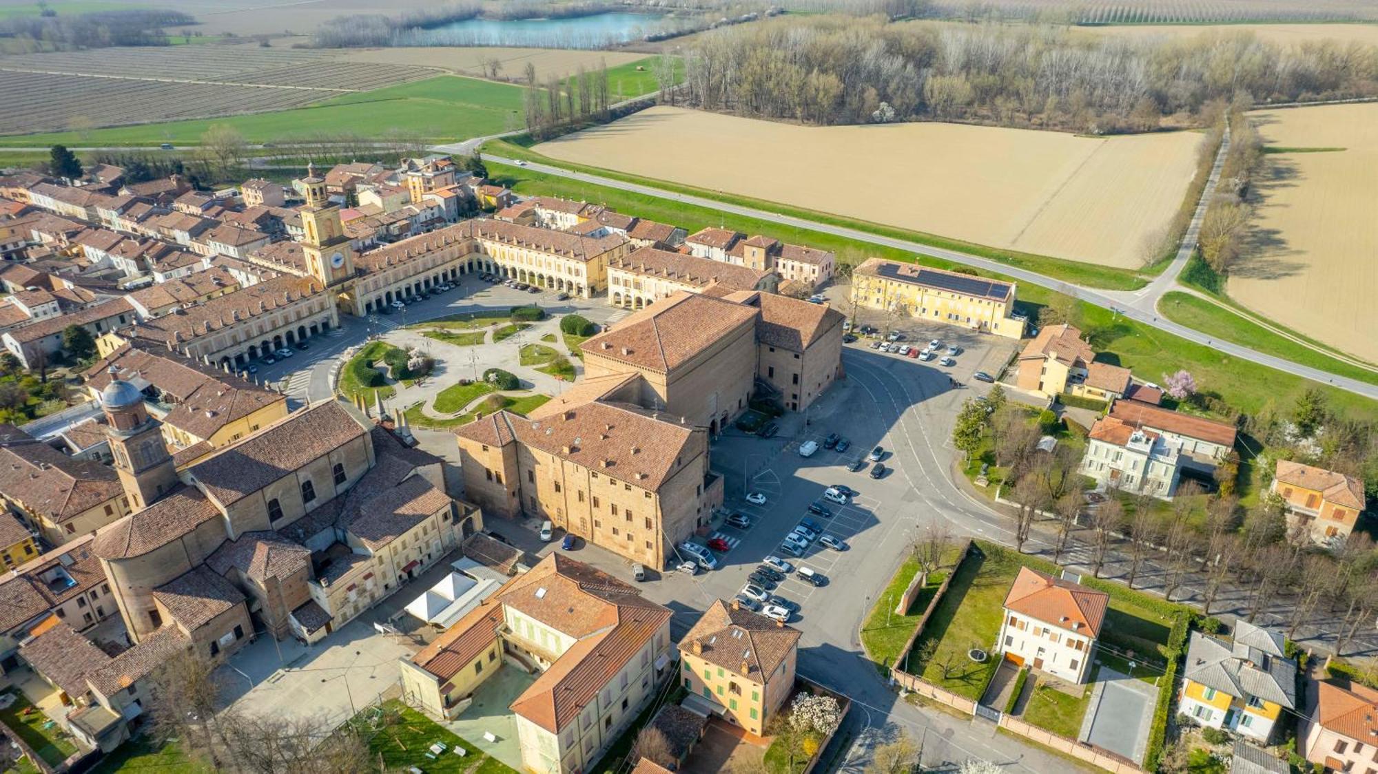 Albergo Ligabue 瓜斯塔拉 外观 照片
